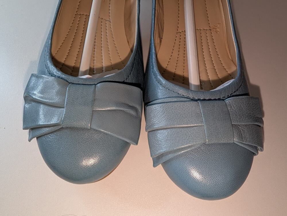 Easy Spirit Blue Leather Pump Round Toe Bow Slip On Heel Women's 9.5W